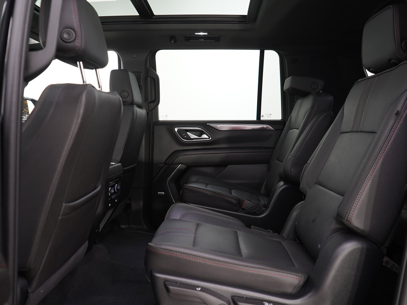 Used 2024 Chevrolet Suburban RST w/ Luxury Package AWD/4WD image 21