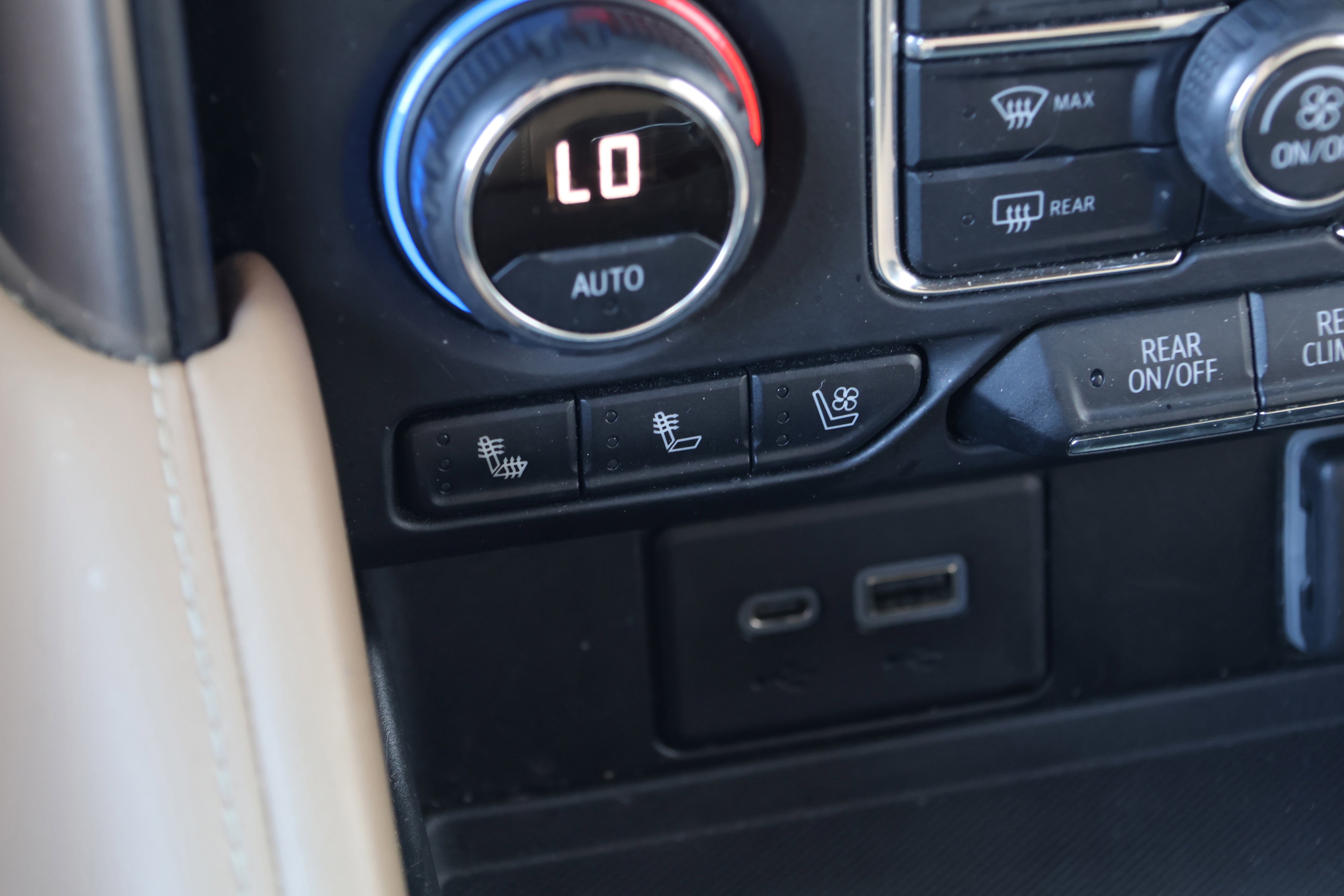 Used 2021 Chevrolet Suburban Premier w/ Premium Package image 30