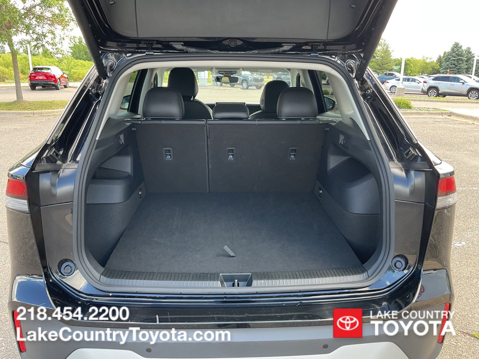 Used 2026 Volkswagen Tiguan SE AWD/4WD image 11