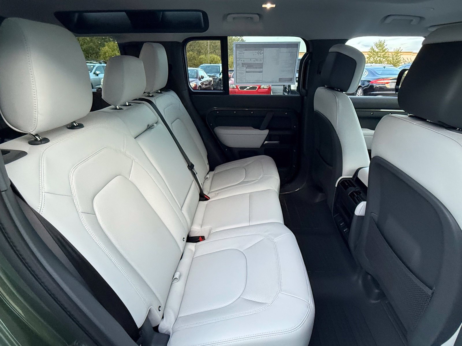 New 2026 Land Rover Defender 110 X-Dynamic SE AWD/4WD image 16