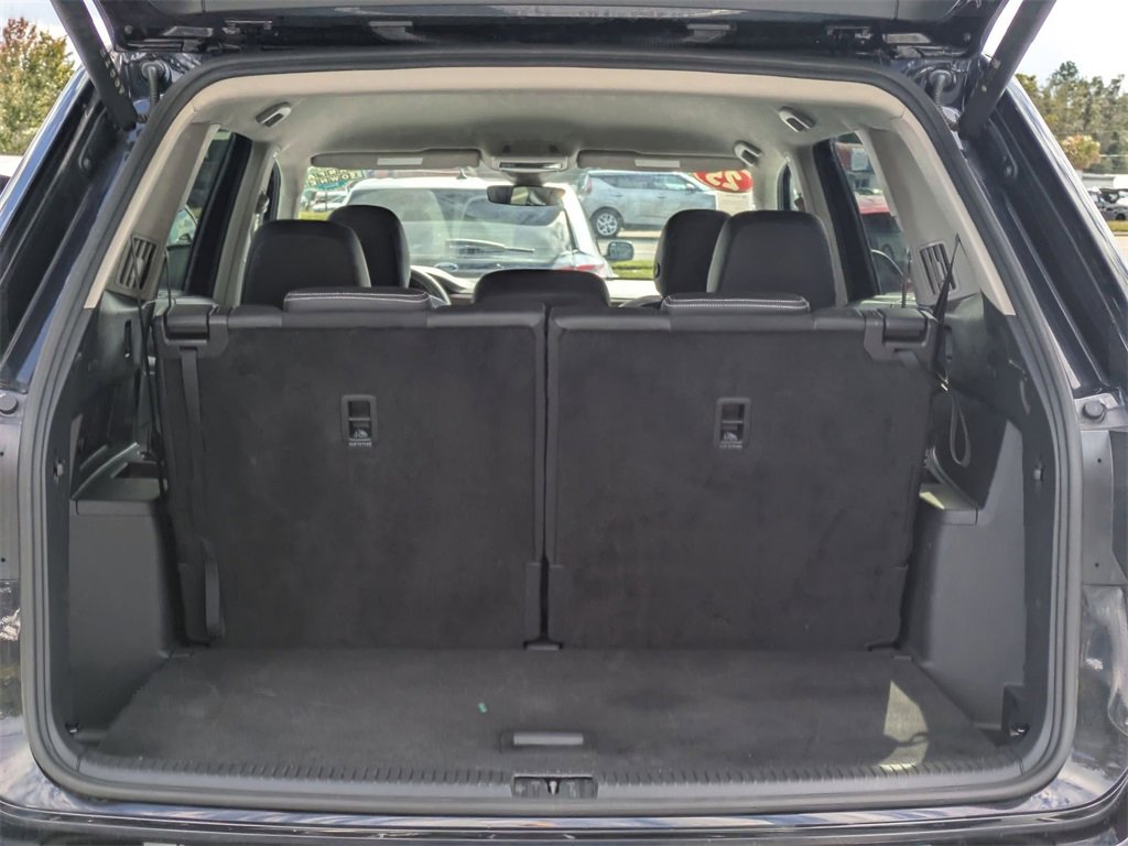 Used 2025 Volkswagen Atlas SE image 29