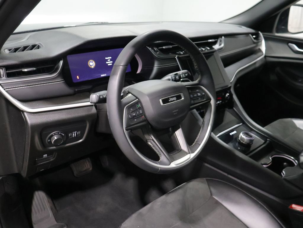 Used 2023 Jeep Grand Cherokee Altitude image 16