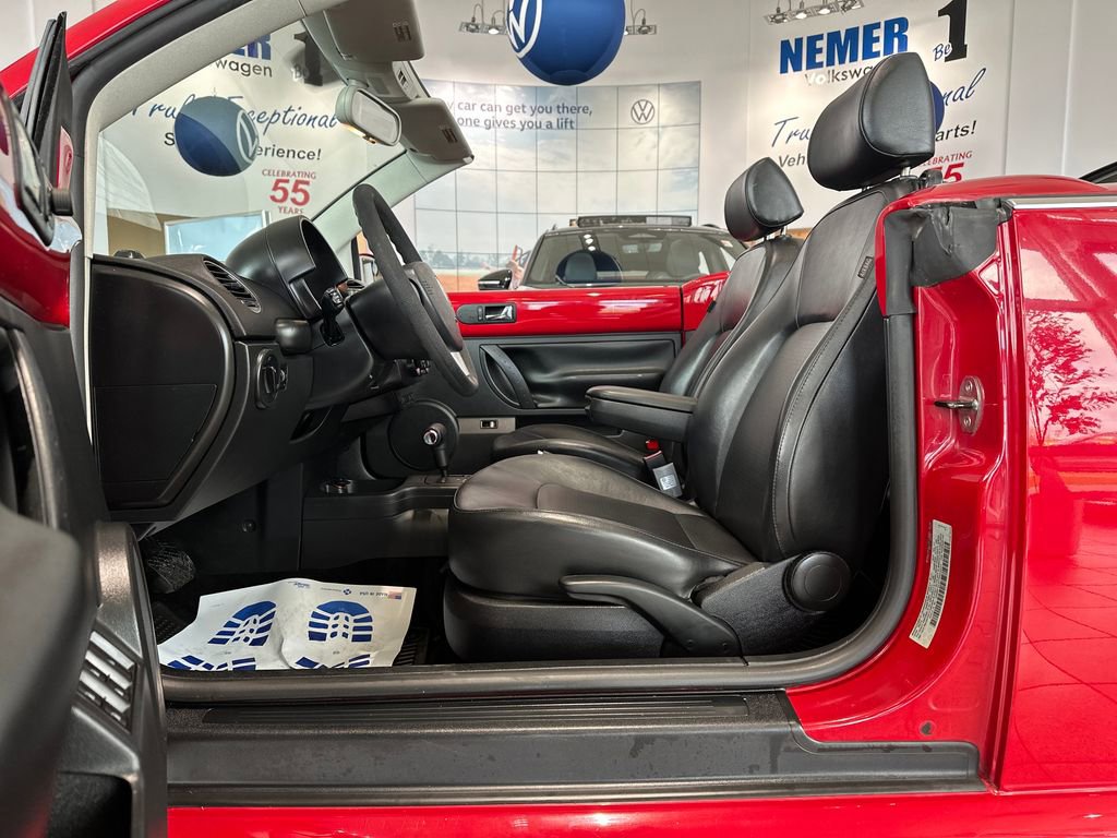 Used 2007 Volkswagen Beetle Convertible w/ Package 1 FWD image 3