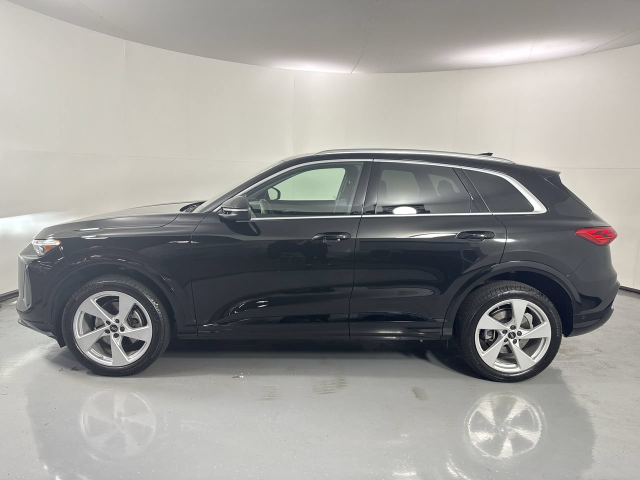 Used 2025 Audi Q5 Premium Plus w/ Premium Plus AWD/4WD image 30