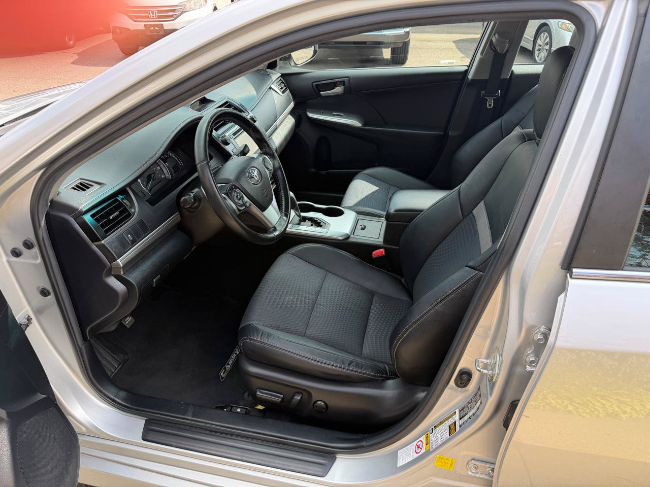 Used 2014 Toyota Camry SE FWD image 6