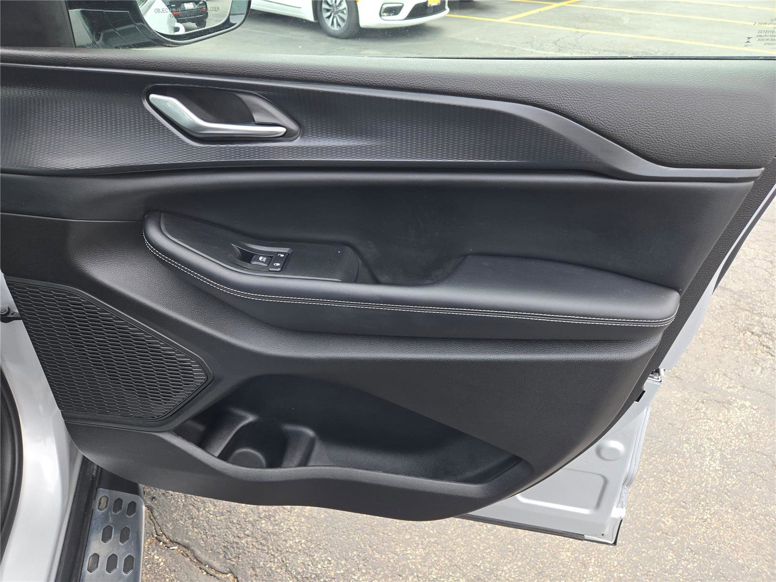 Certified 2024 Jeep Grand Cherokee Altitude image 8