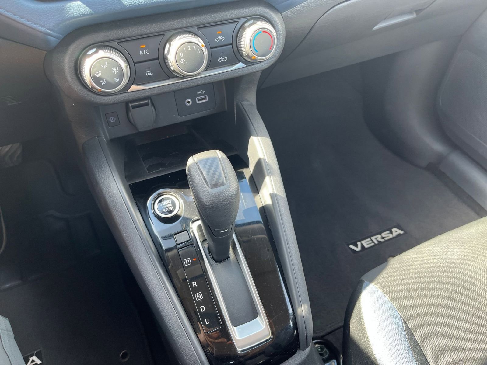 Used 2025 Nissan Versa SV image 36