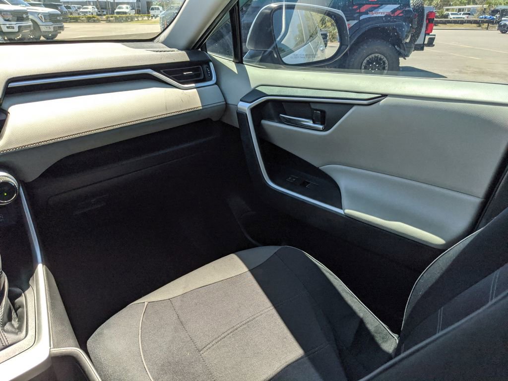 Used 2022 Toyota RAV4 XLE w/ Convenience Package image 19