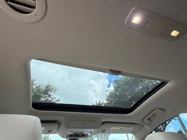 Certified 2019 GMC Acadia Denali w/ Technology Package AWD/4WD image 18
