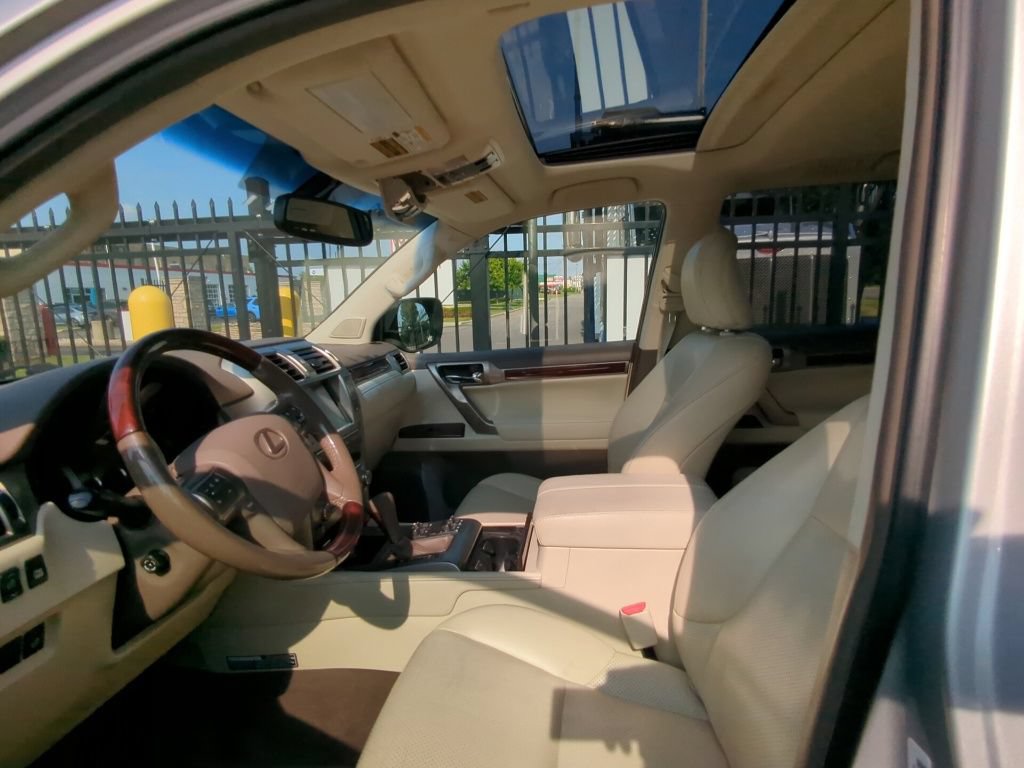 Used 2016 Lexus GX 460 Luxury w/ Preferred Accessory Package AWD/4WD image 6