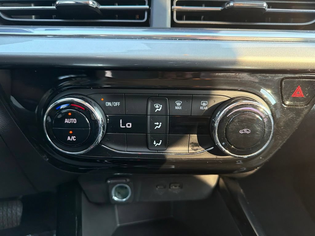Used 2025 Chevrolet Trax LT FWD image 32