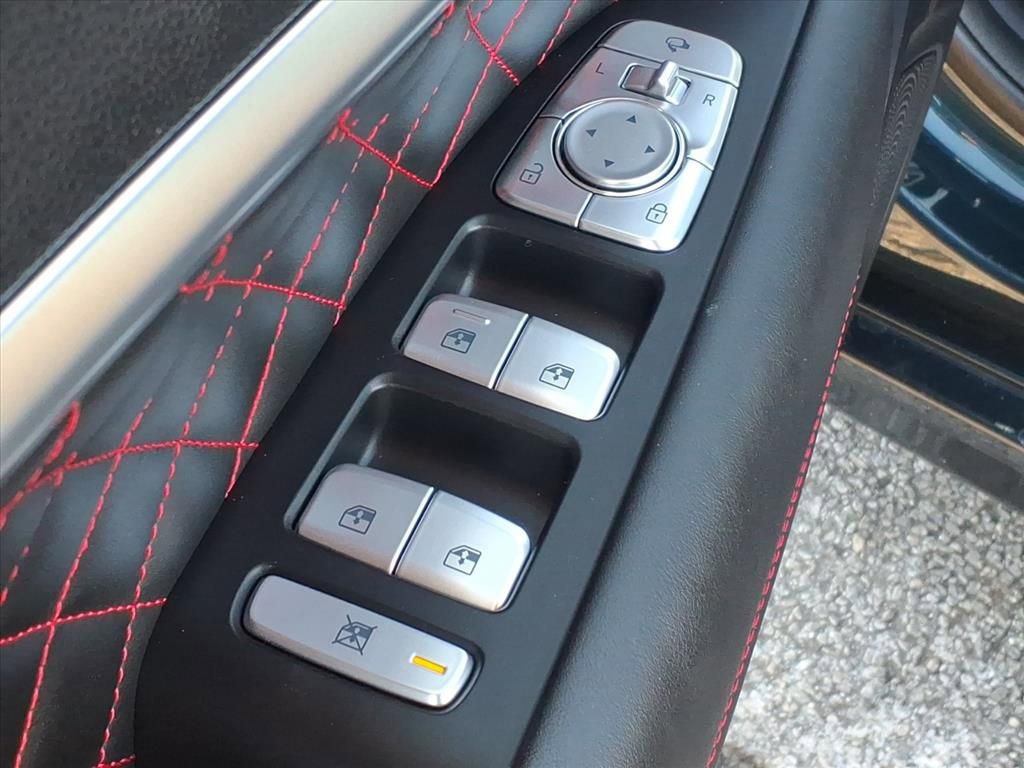 Used 2022 Genesis G70 3.3T image 14