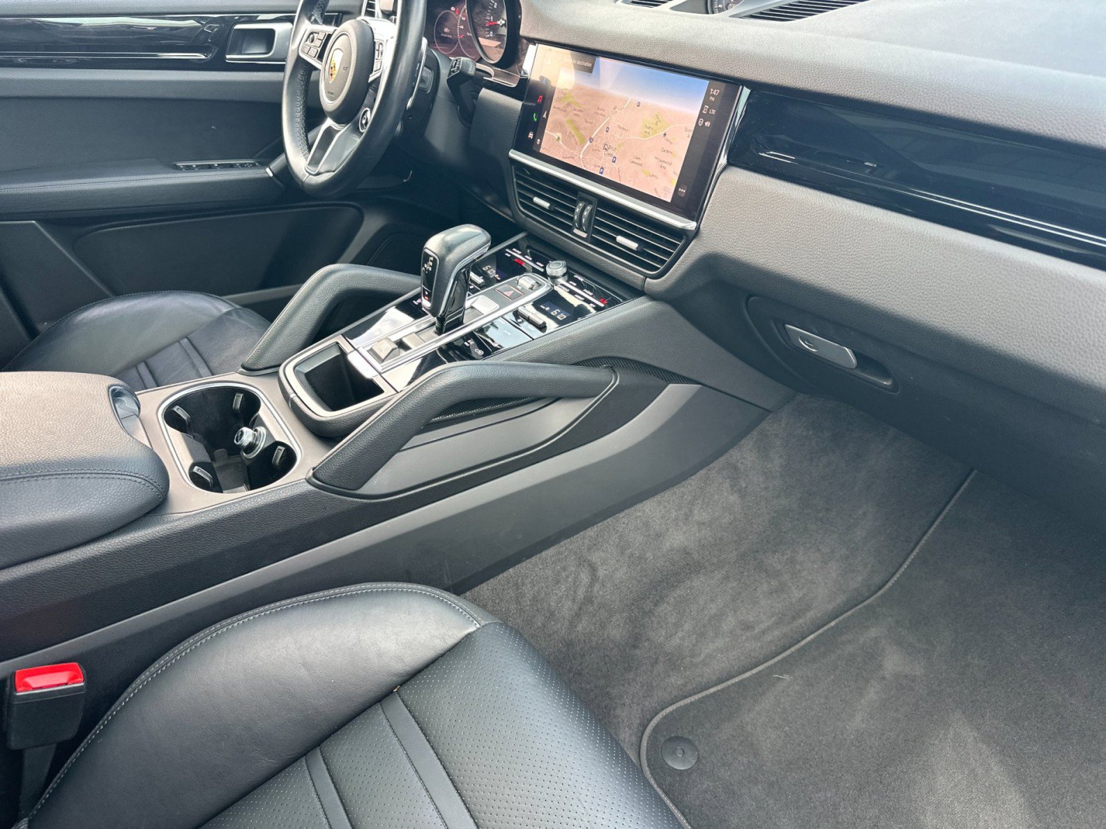 Used 2022 Porsche Cayenne Coupe image 16