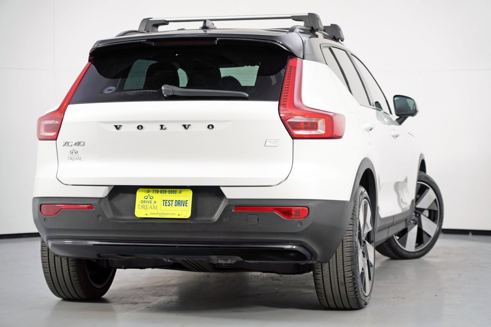 Used 2024 Volvo XC40 Recharge Plus w/ Protection Package Premier image 5