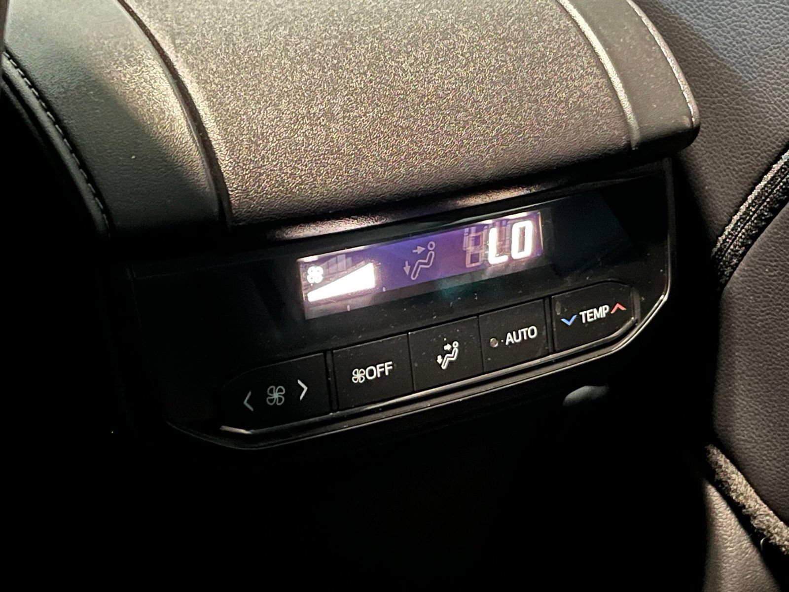 Used 2025 Toyota Highlander XLE FWD image 40