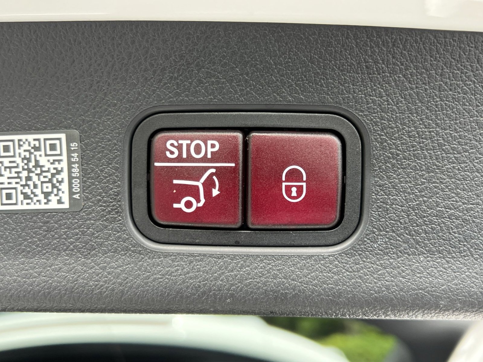 Certified 2025 Mercedes-Benz GLC 300 4MATIC image 30