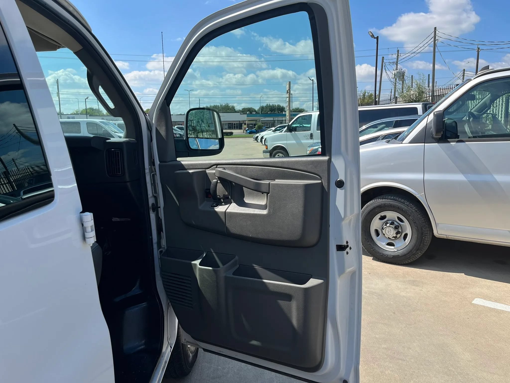 Used 2020 Chevrolet Express 2500 LS w/ Driver Convenience Package RWD image 26