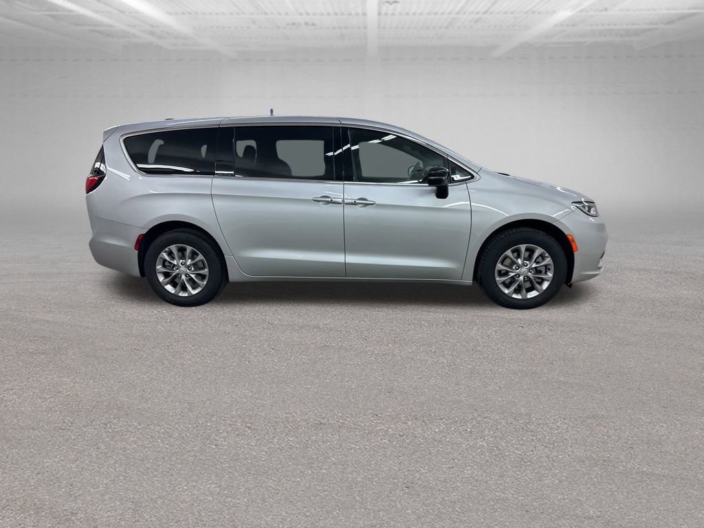 New 2026 Chrysler Pacifica Select image 12