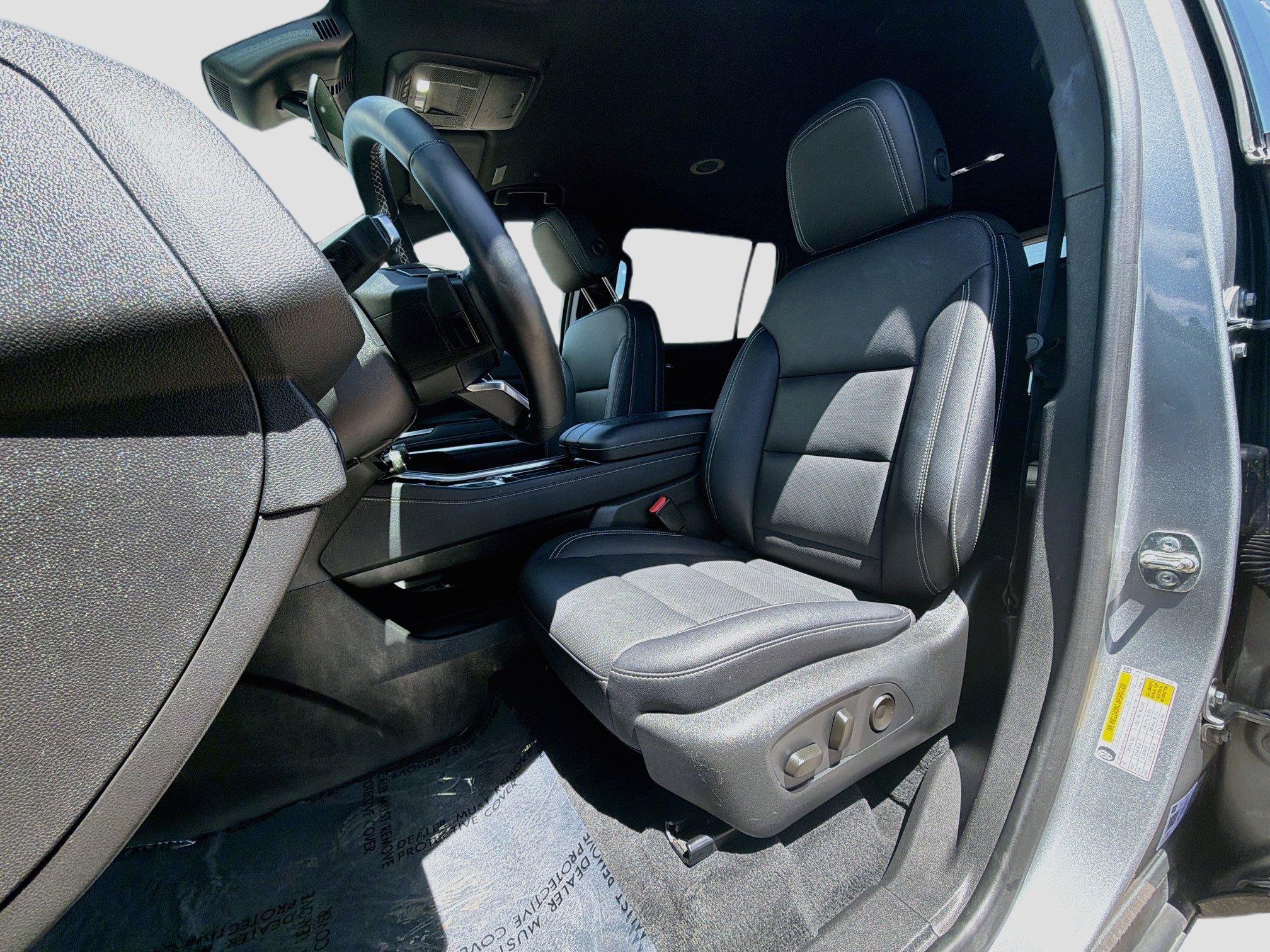Used 2025 Chevrolet Traverse LT AWD/4WD image 13