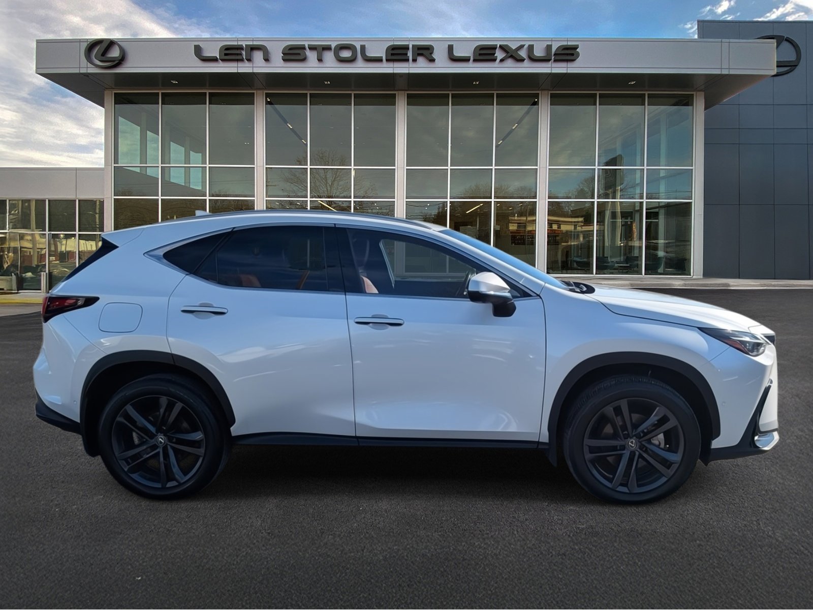Used 2024 Lexus NX 450h+ AWD w/ Luxury Package image 2