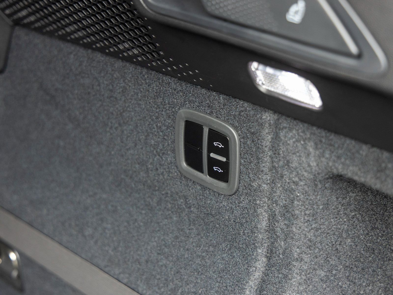 Used 2024 Porsche Macan 4 Electric image 45