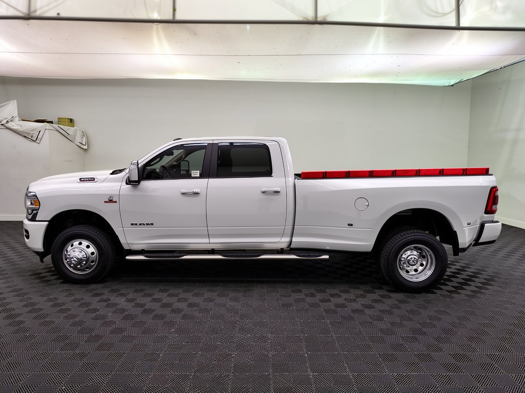 Used 2024 RAM 3500 Laramie AWD/4WD image 2