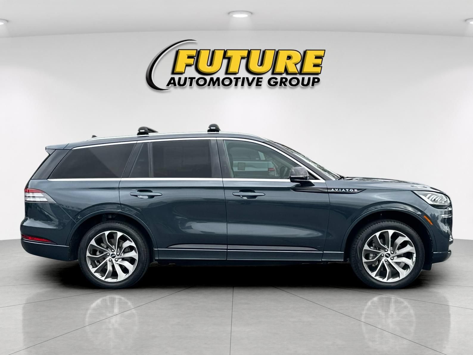 Certified 2022 Lincoln Aviator Grand Touring w/ Elements Package Plus AWD/4WD image 2