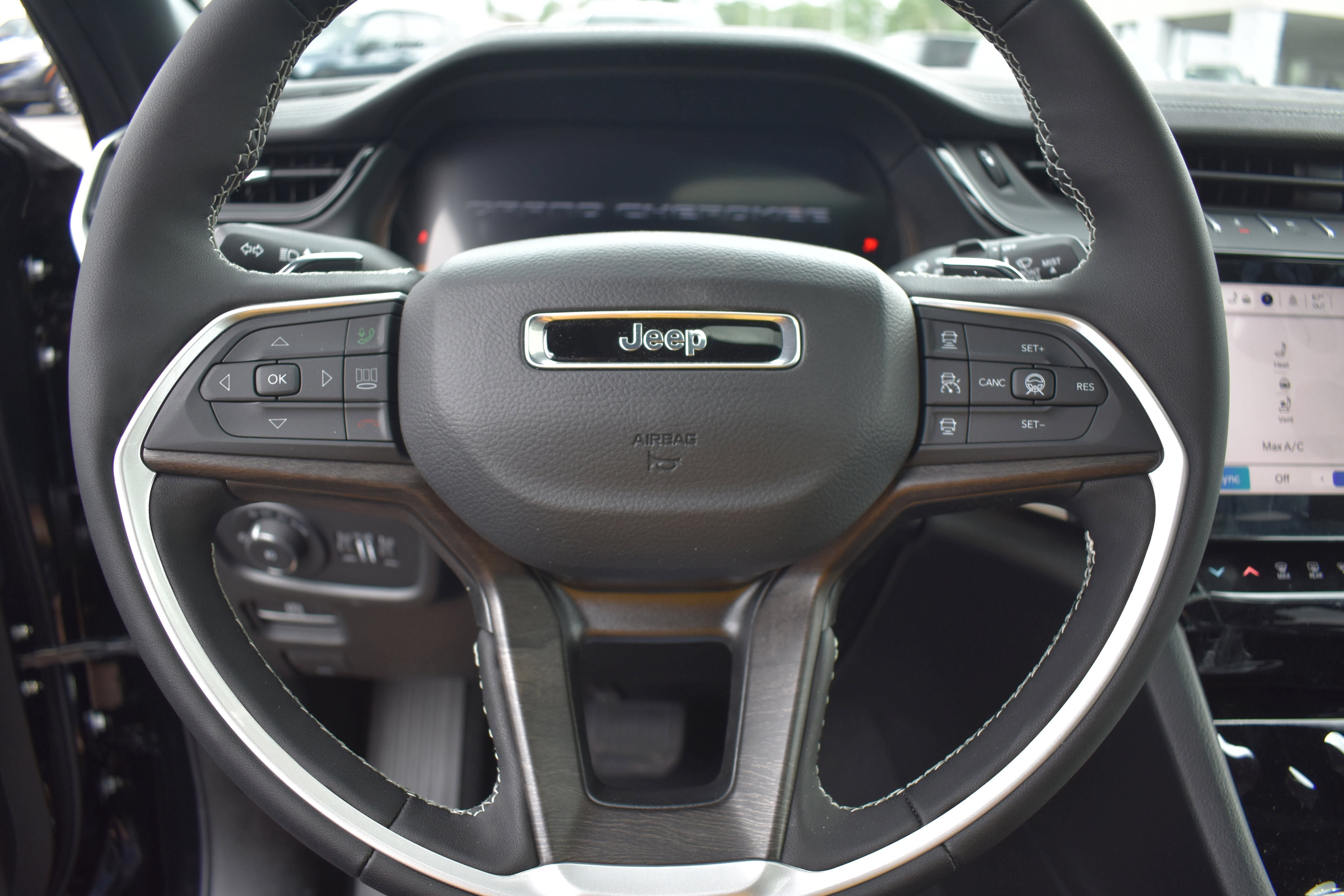 New 2026 Jeep Grand Cherokee Limited Reserve AWD/4WD image 12