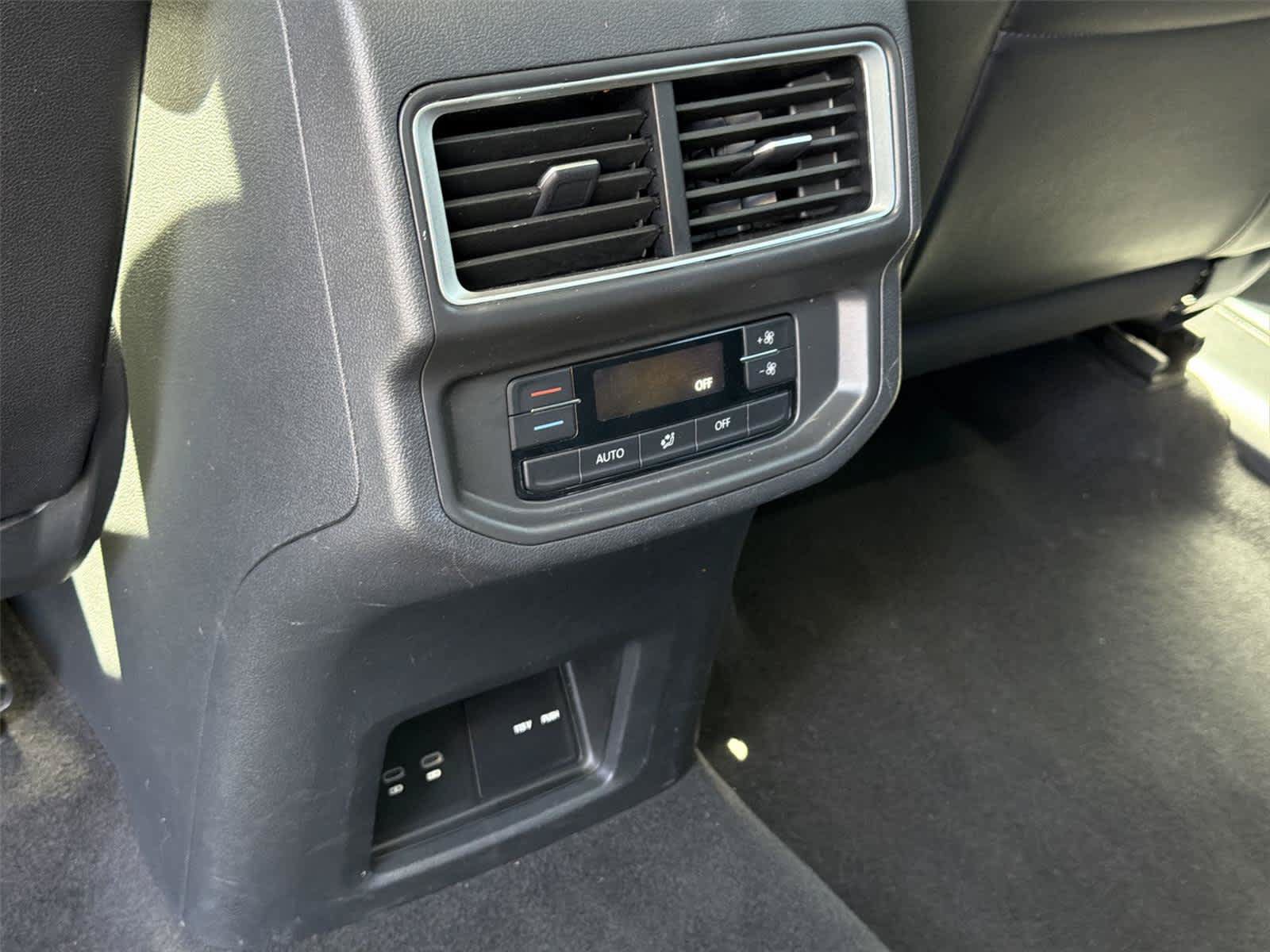 Used 2024 Volkswagen Atlas SE FWD image 40