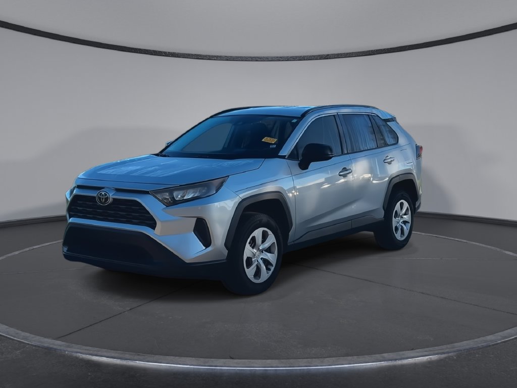 Used 2019 Toyota RAV4 LE FWD image 4