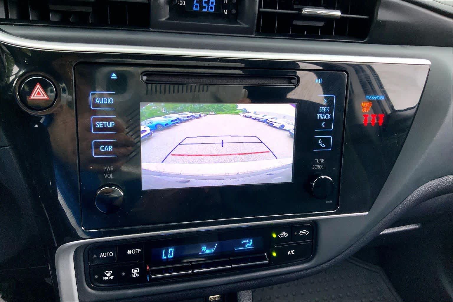 Used 2018 Toyota Corolla LE FWD image 29