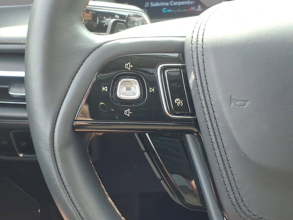 Certified 2025 Lincoln Aviator 2WD w/ Jet Appearance Package image 22