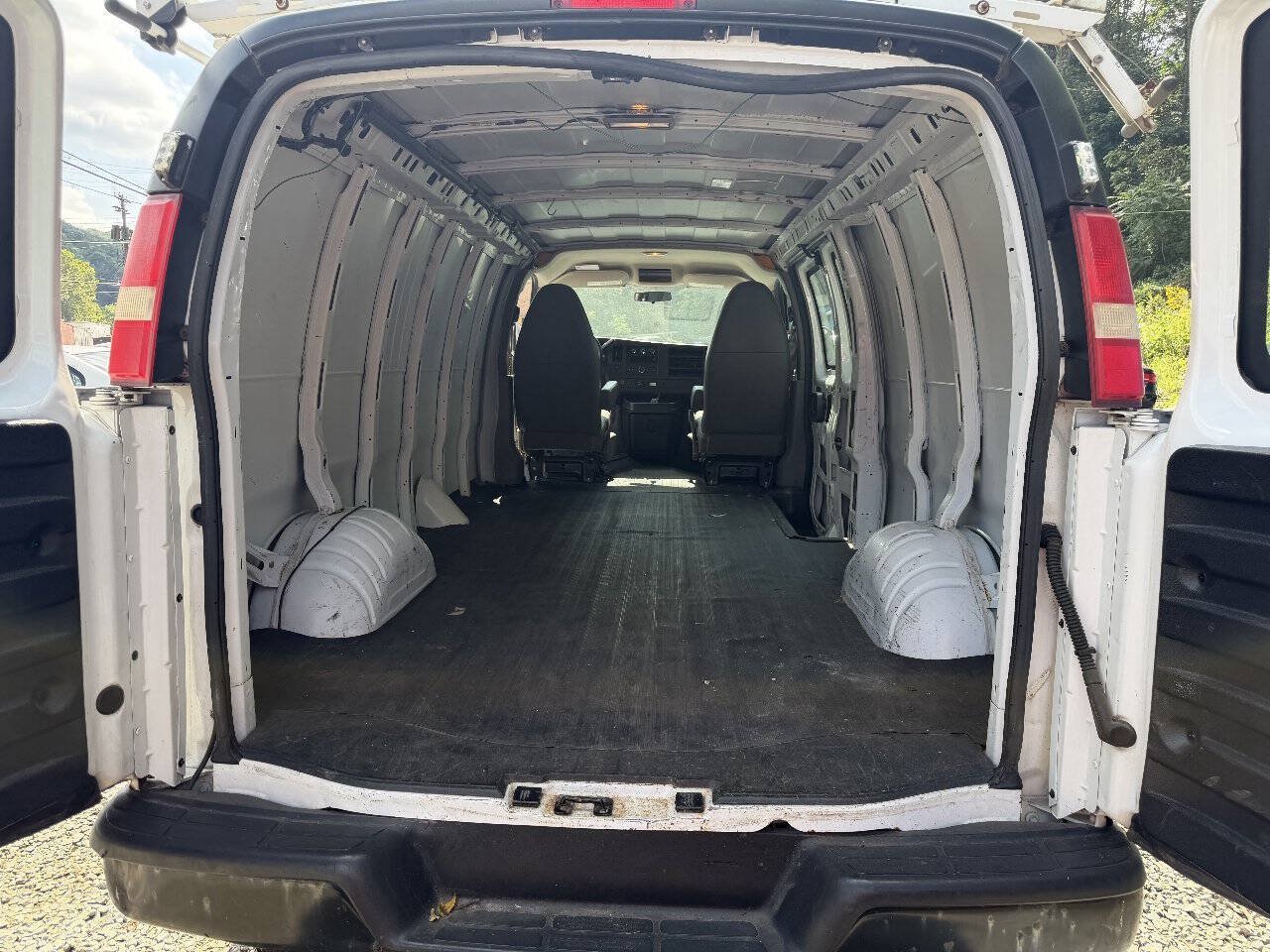 Used 2013 Chevrolet Express 3500 Extended RWD image 12