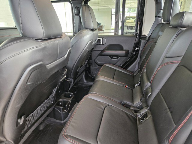 Used 2025 Jeep Gladiator Rubicon w/ Convenience Group AWD/4WD image 9