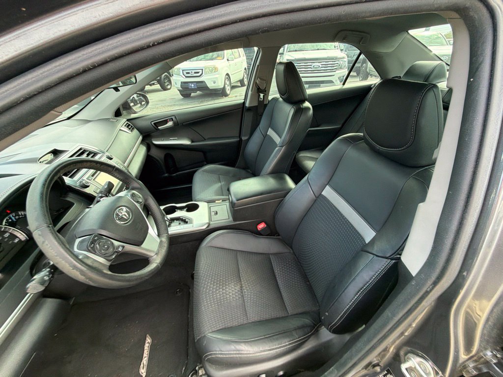 Used 2014 Toyota Camry SE FWD image 9