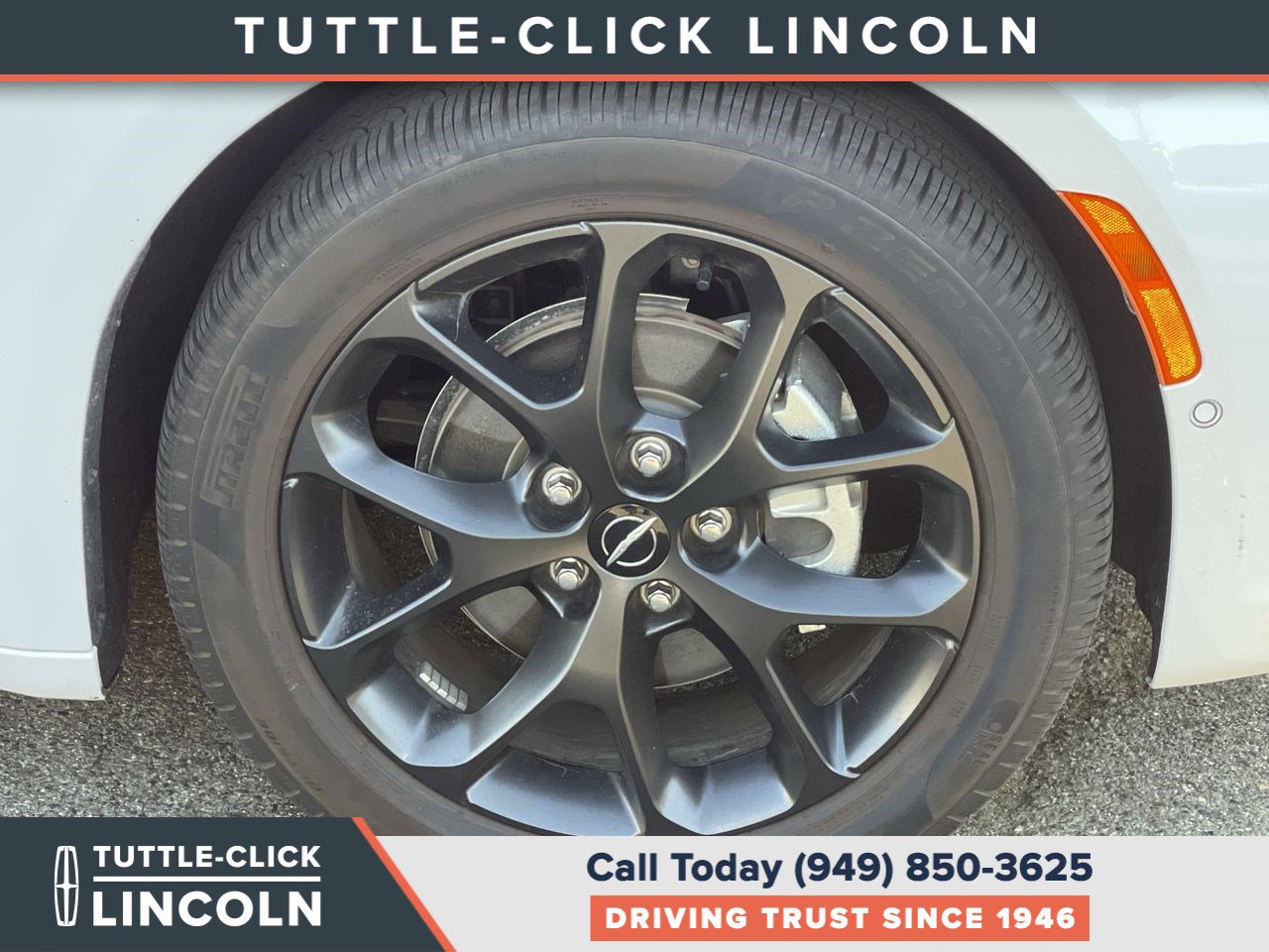 Used 2024 Chrysler Pacifica Limited w/ Uconnect Theater Family Group FWD image 10