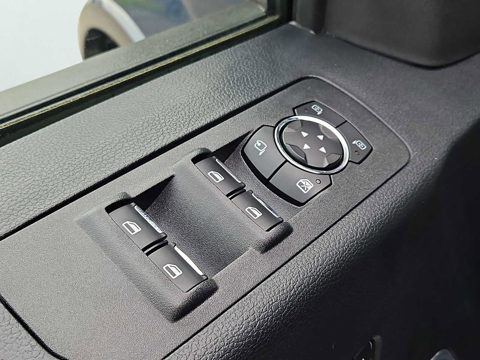 Used 2019 Ford F150 Lariat w/ Equipment Group 502A Luxury AWD/4WD image 26