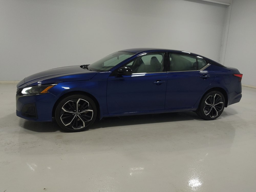 Used 2023 Nissan Altima 2.5 SR AWD/4WD image 2