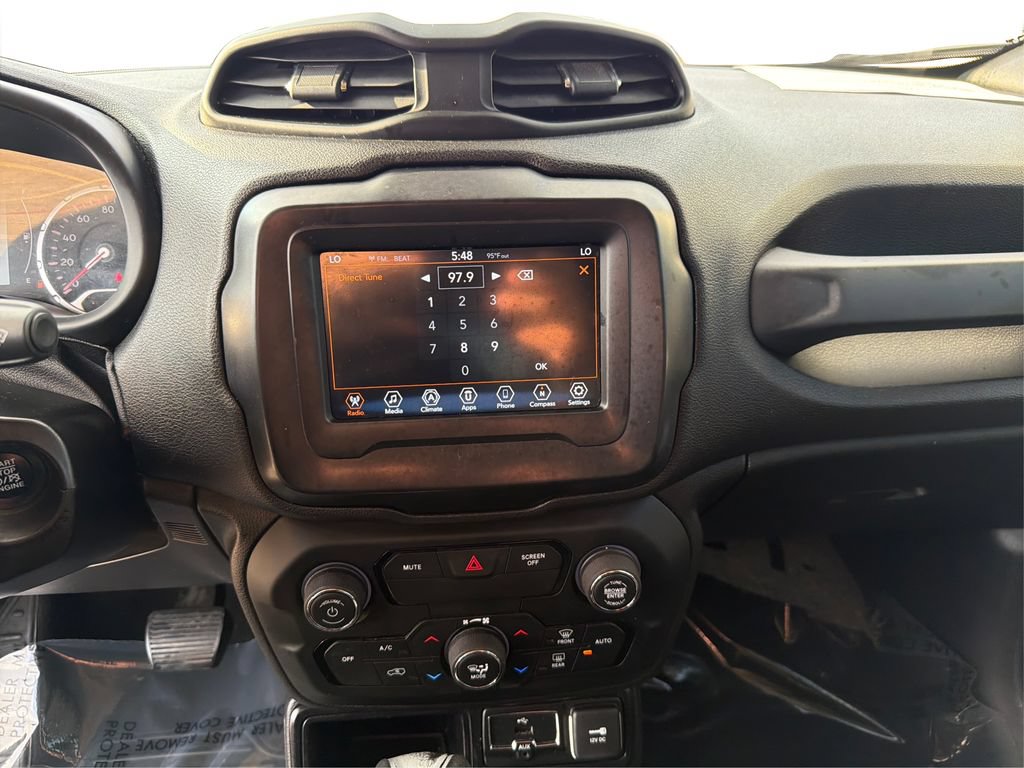 Used 2018 Jeep Renegade Latitude FWD image 14