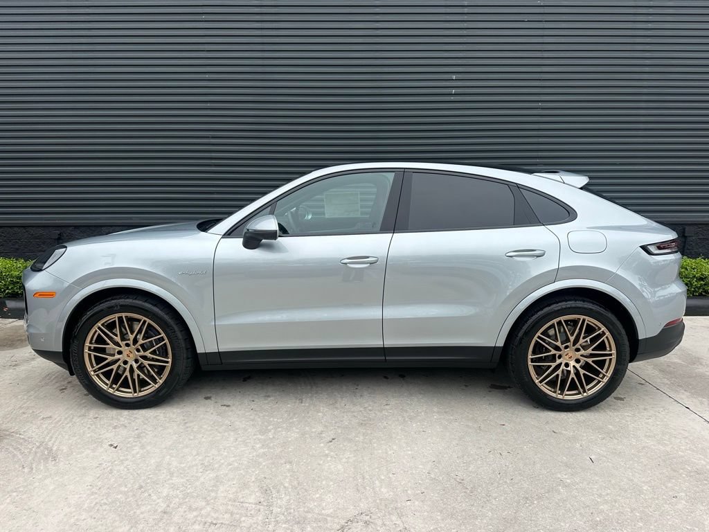 Used 2026 Porsche Cayenne E-Hybrid Coupe AWD/4WD image 2