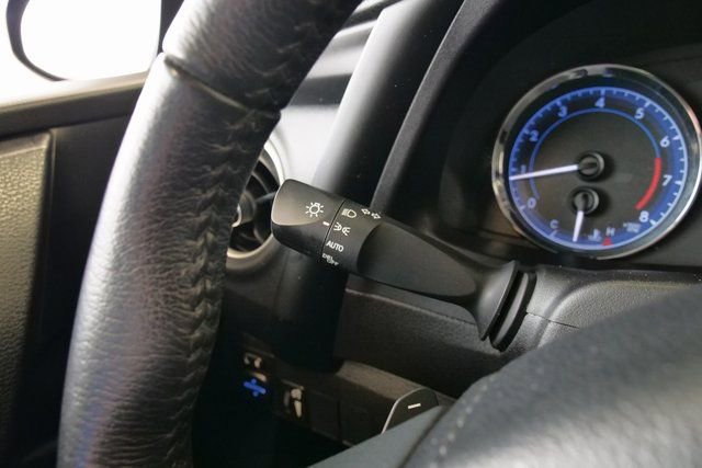 Used 2018 Toyota Corolla SE image 26