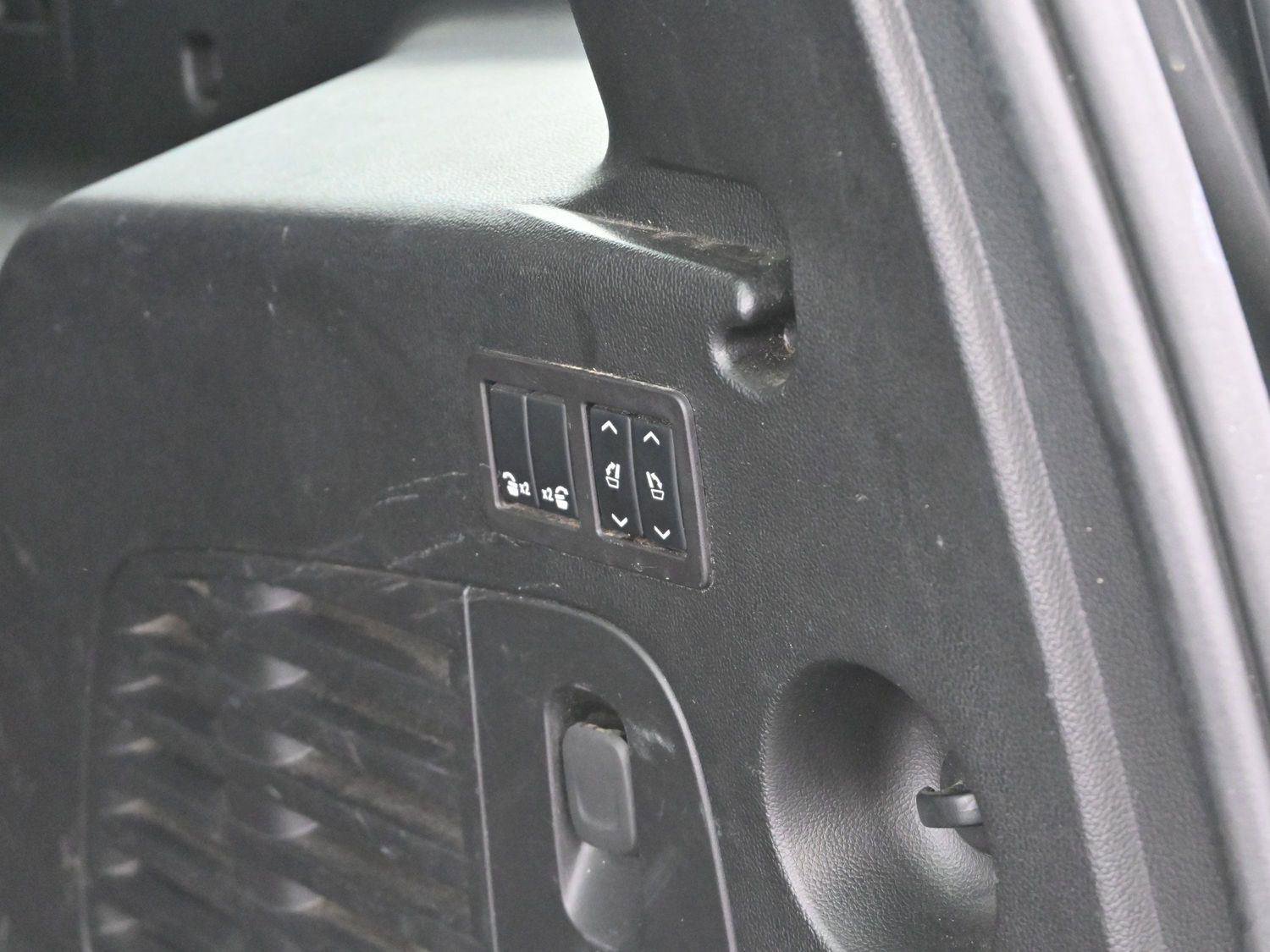 Used 2019 Chevrolet Suburban Premier AWD/4WD image 11