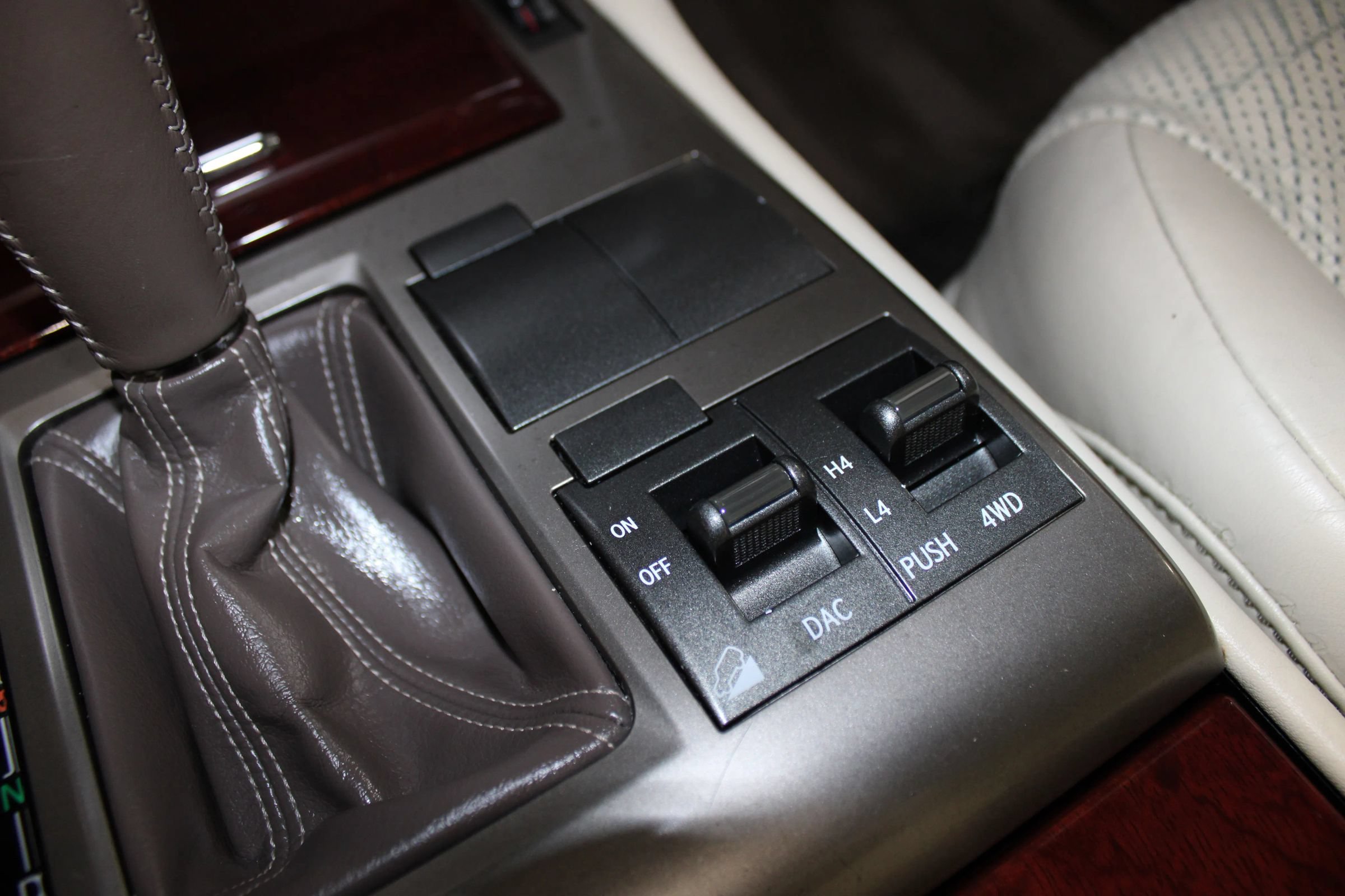 Used 2011 Lexus GX 460 w/ Comfort Plus Pkg AWD/4WD image 19
