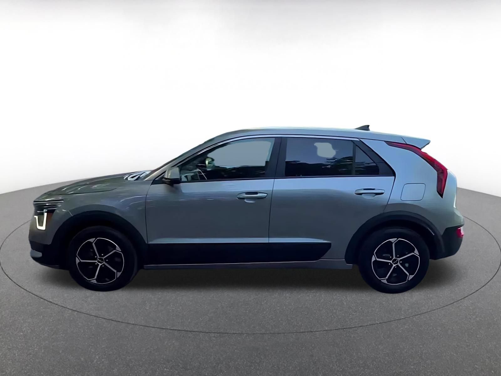 Used 2026 Kia Niro LX FWD image 9