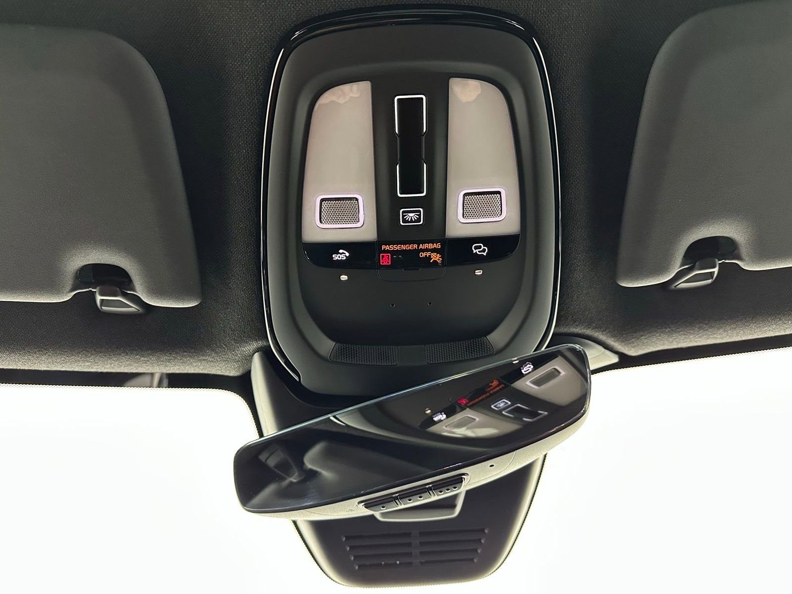 Used 2023 Volvo XC40 Recharge Plus image 35