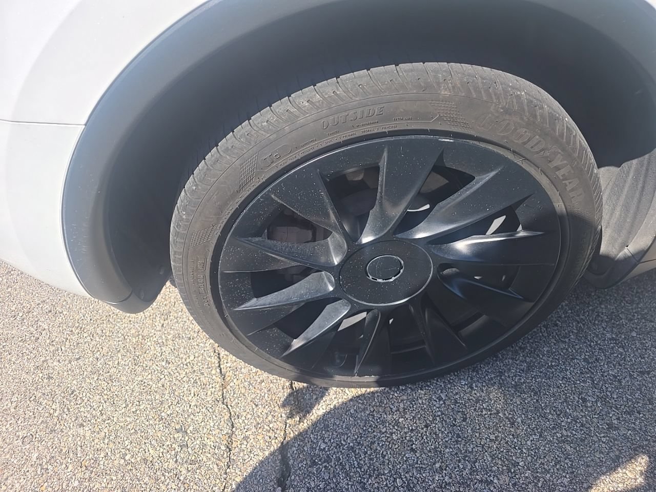 Used 2023 Tesla Model Y Long Range AWD/4WD image 9