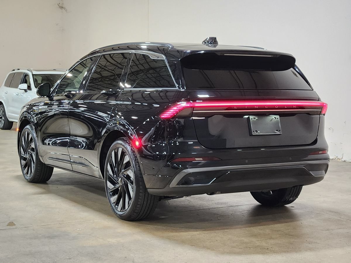 Used 2024 Lincoln Nautilus Black Label w/ Jet Appearance Package (87T) AWD/4WD image 11