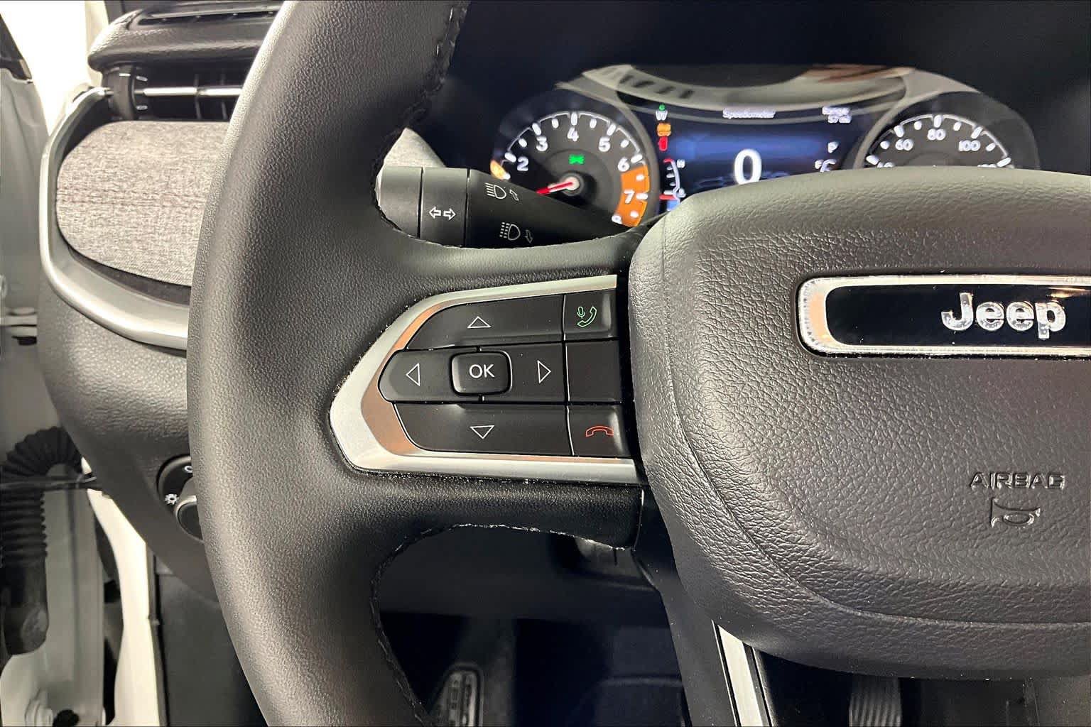 Used 2024 Jeep Compass Latitude AWD/4WD image 23