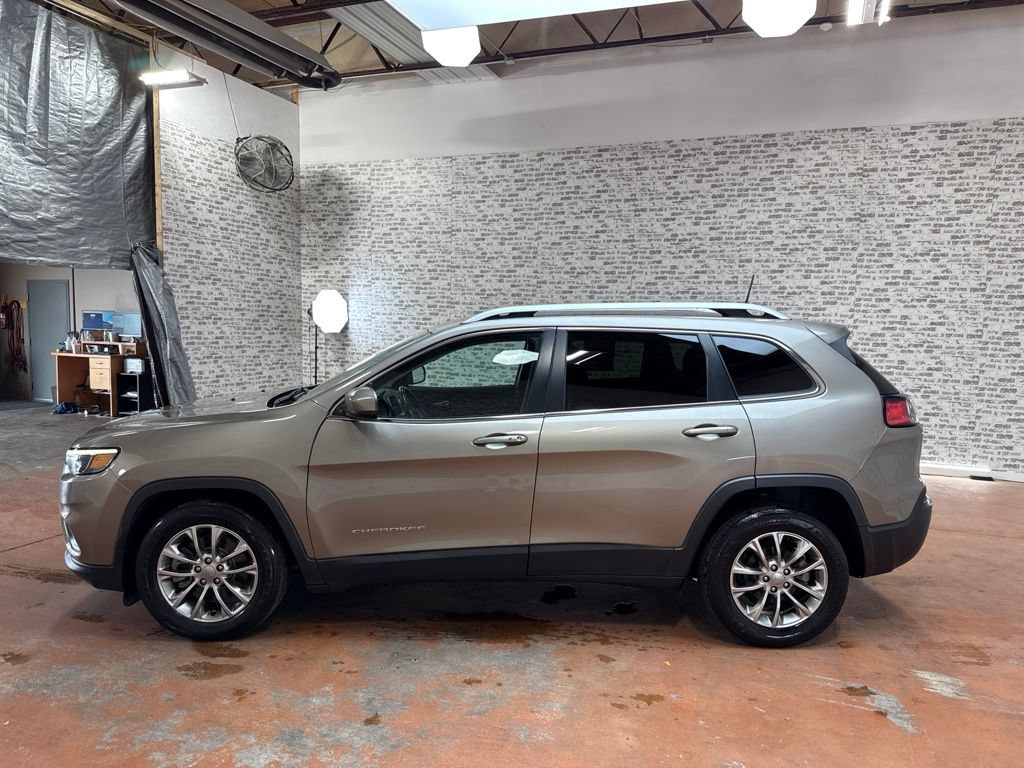 Used 2019 Jeep Cherokee Latitude Plus w/ Comfort/Convenience Group FWD image 4