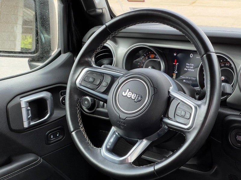 Used 2022 Jeep Wrangler Unlimited Sahara AWD/4WD image 12